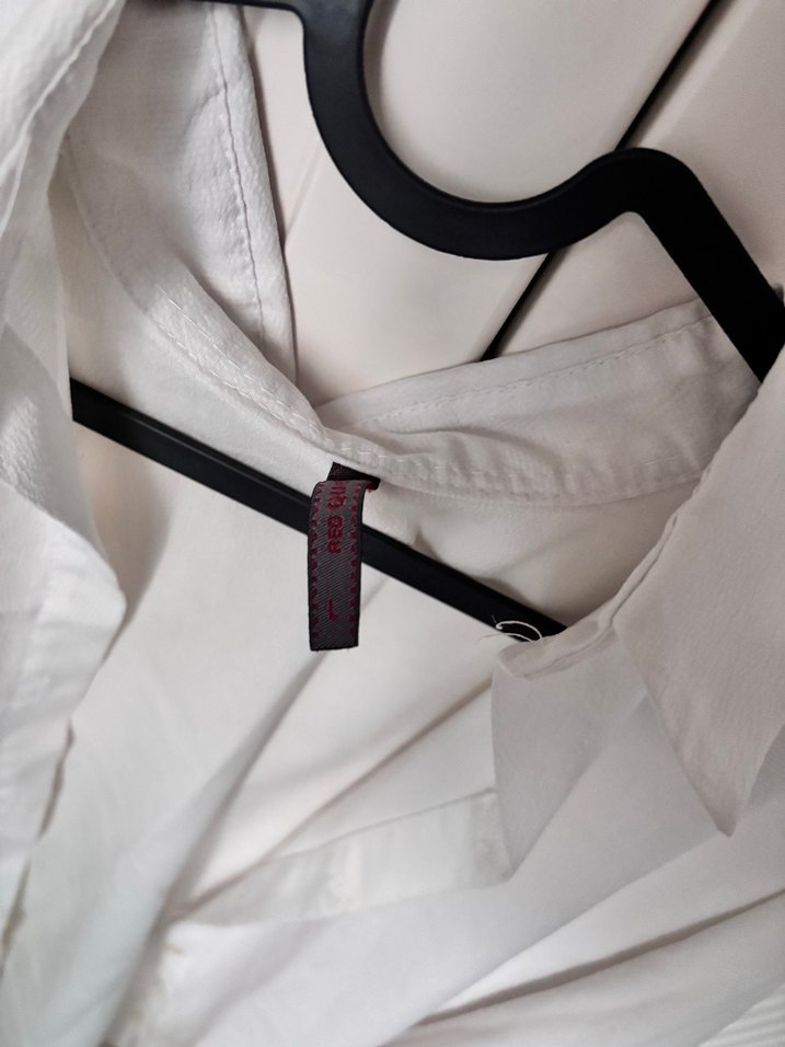 Düğmeli Beyaz Keten Kadın Gömlek - Görsel 4