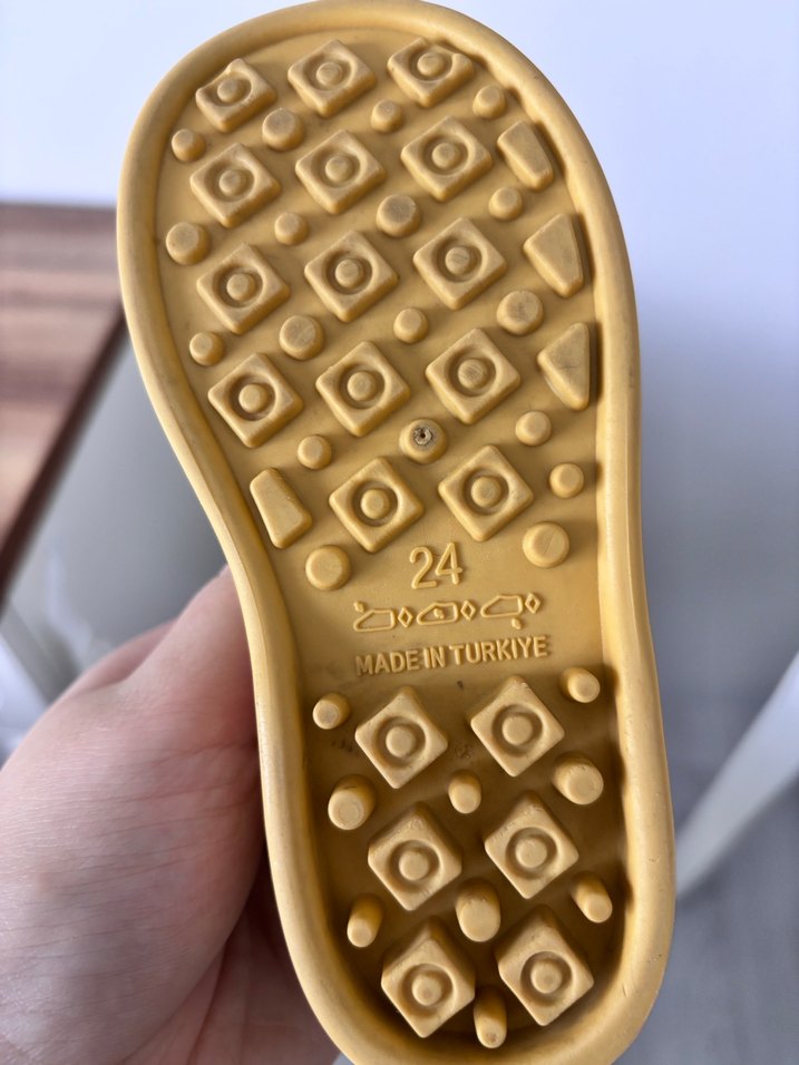 Sarı Tokalı Kız Çocuk Sandalet - Görsel 3