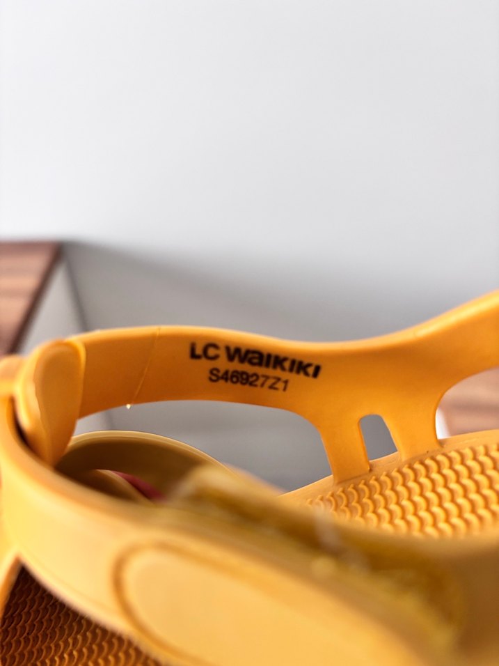 Sarı Tokalı Kız Çocuk Sandalet - Görsel 4