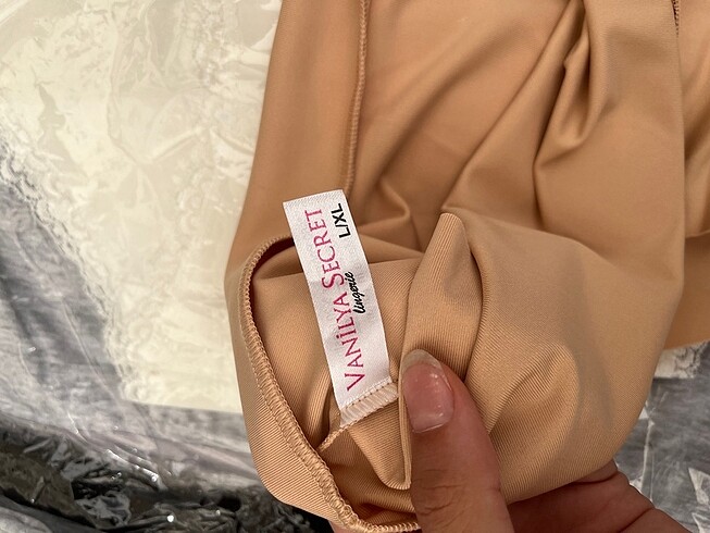 xl Beden ten rengi Renk L-Xl etiketli dikişsiz çamaşır