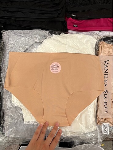 L-Xl etiketli dikişsiz çamaşır