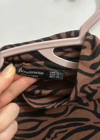 Stradivarius Kahverengi Zebra Desenli Boğazlı Kadın Bluz