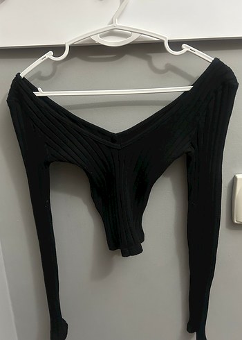 Bershka V Yaka Pilili Siyah Kadın Bluz