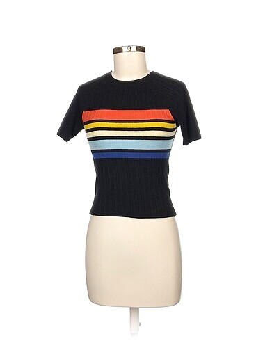 H&M T-shirt %70 İndirimli.