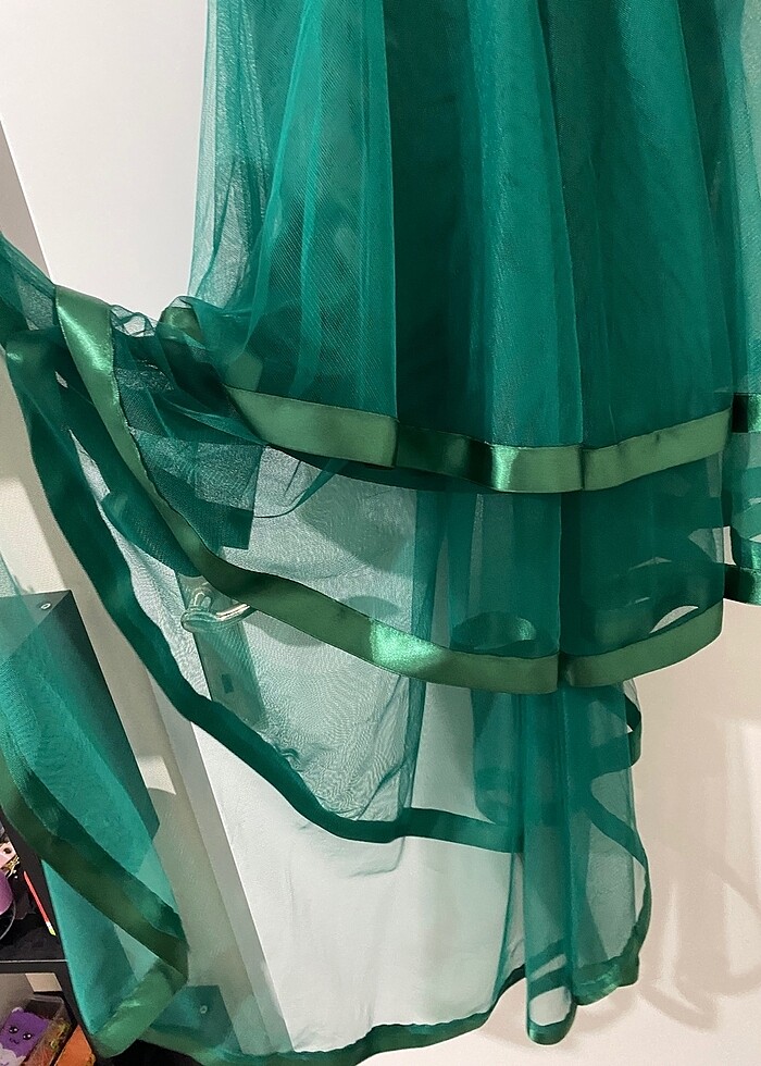 Yeşil kuyruklu abiye - Görsel 3