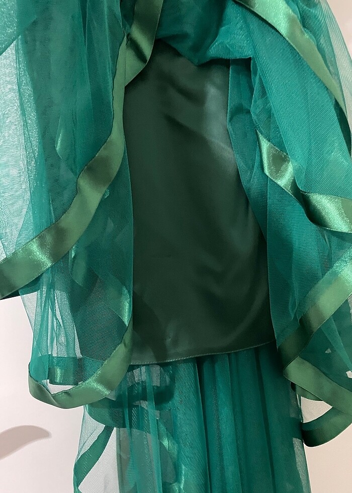 Yeşil kuyruklu abiye - Görsel 4