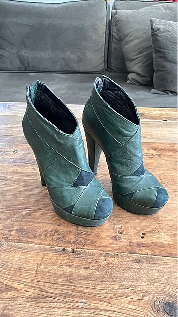 35 Beden Lesille Marka Yeşil deri topuklu ayakkabı