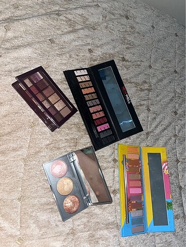Maybelline Far paleti ve aydınlatıcı