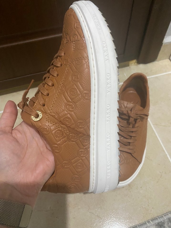 Kahverengi Deri Desenli Kadın Spor Ayakkabı - Görsel 2