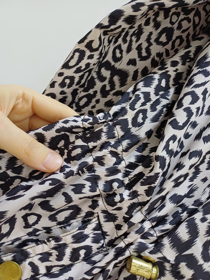 Leopar Desenli Midi Kadın Yağmurluk - Görsel 4