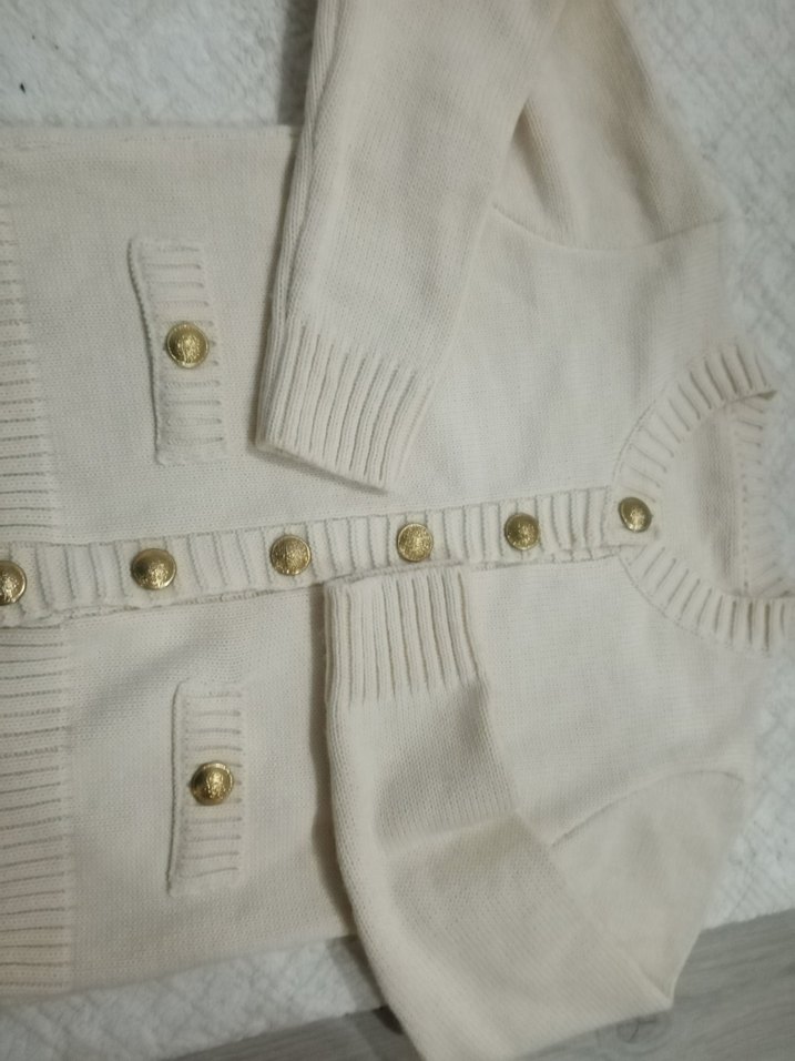 Düğmeli Beyaz Midi Kadın Hırka - Görsel 2