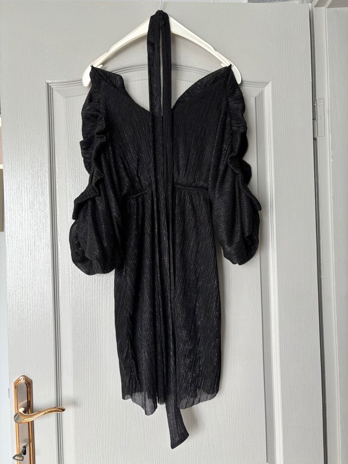 Piliseli Siyah gece Elbisesi - Görsel 4