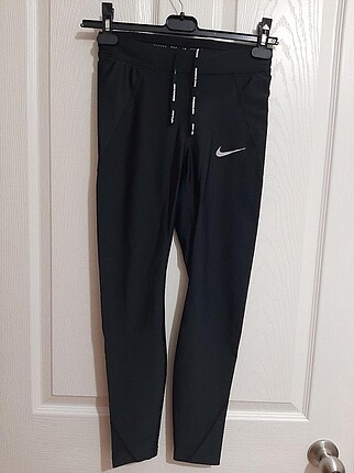 nike tayt