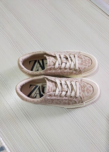 ZARA leopar desenli ayakkabı