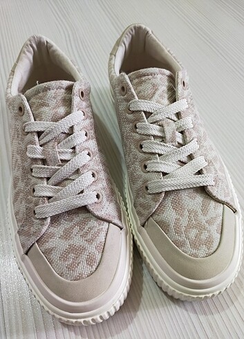 38 Beden ZARA leopar desenli ayakkabı