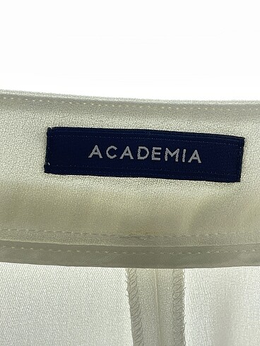 universal Beden beyaz Renk Academia Kumaş Pantolon %70 İndirimli.