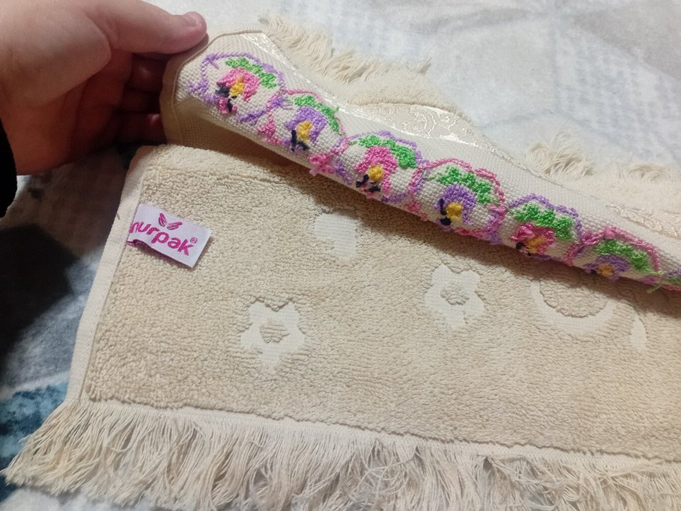 Nakışlı Renkli Havlu - Görsel 3