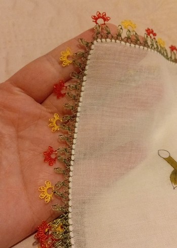 Çiçek Desenli Dantel Kenarlı Kadın Fuları - Görsel 2