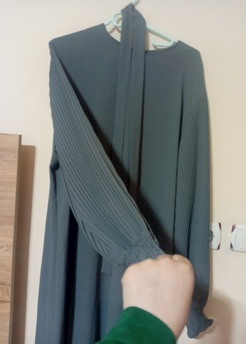 Gri Uzun Piliseli Kadın Elbise - Görsel 2