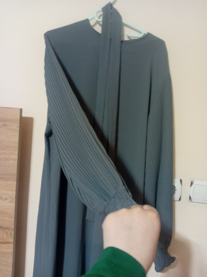 Gri Uzun Piliseli Kadın Elbise - Görsel 2