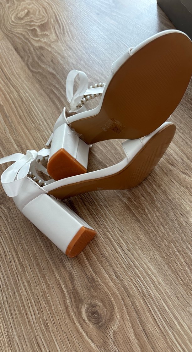 İnci Detaylı Beyaz Blok Topuklu Kadın Ayakkabı - Görsel 4