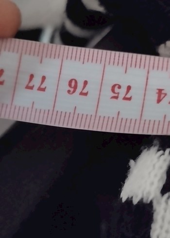 Siyah Beyaz Çizgili V Yaka Triko Kazak - Görsel 4