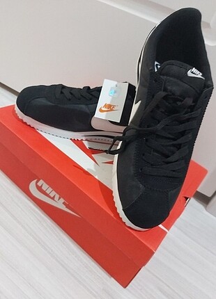 Siyah nike