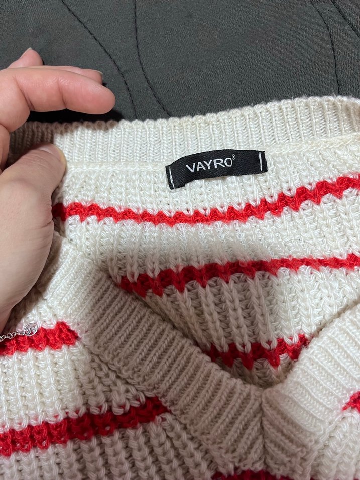 V Yaka Kırmızı Çizgili Örgü Kadın Kazak - Görsel 3