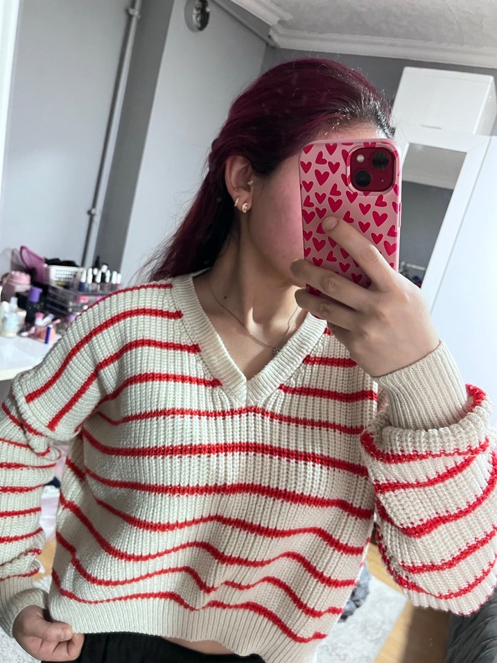 V Yaka Kırmızı Çizgili Örgü Kadın Kazak - Görsel 2