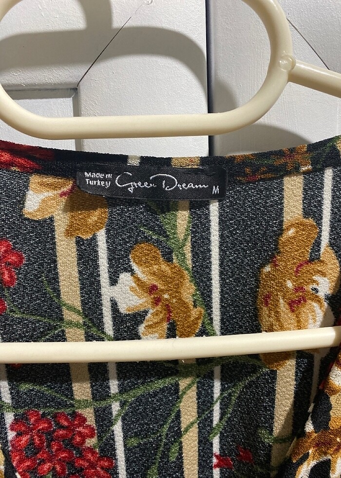 Şık çiçekli siyah elbise - Görsel 4