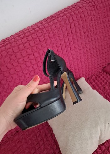 Siyah Kaliteli ve temiz kullanılmış Platform Topuklu - Görsel 6