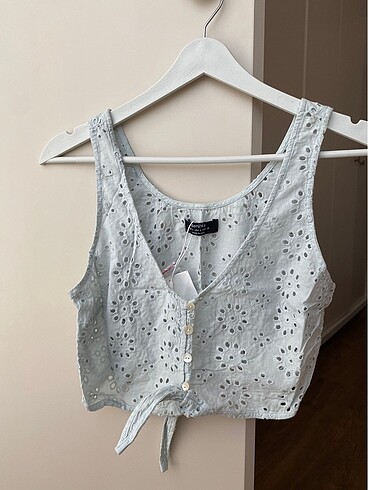 Bershka fisto crop