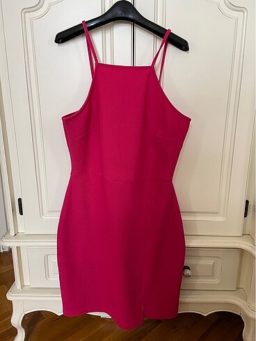 Pembe elbise