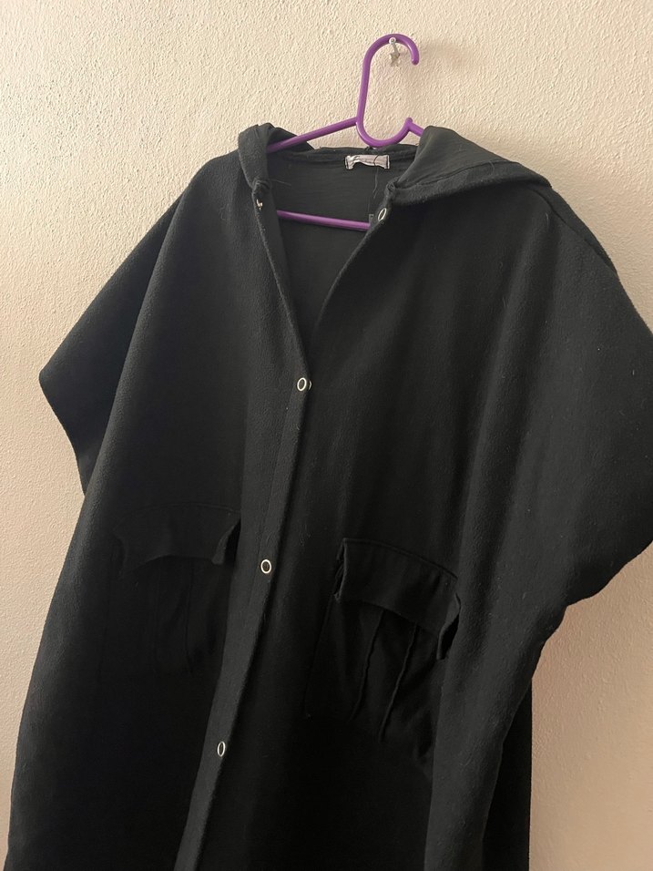Düğmeli Siyah Midi Kadın Panço - Görsel 5