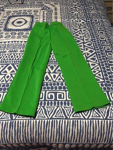 Çocuk pantalonlu