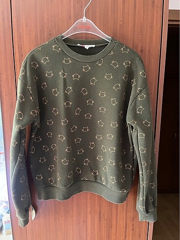 Sweatshirt