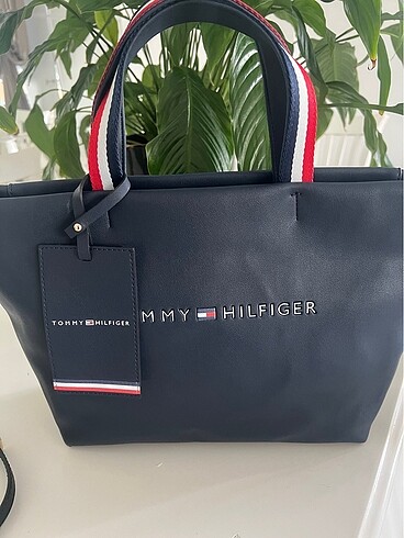 Tommy hilfiger çanta