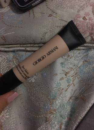 Armani Fondoten açık tene face fabric serisi
