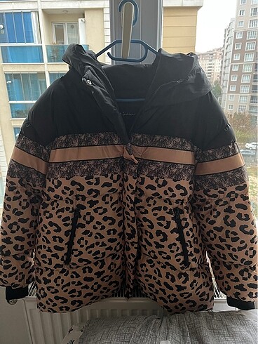 Leopar şişme mont