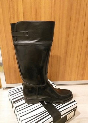 Yağmur cizmesi