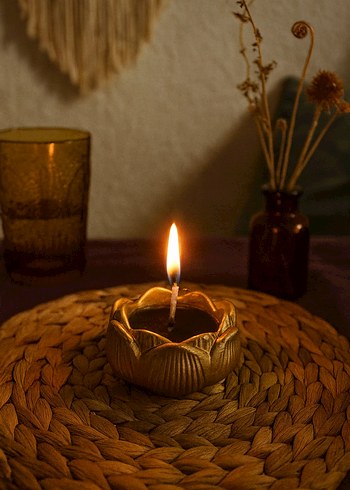 Gold Lotus kalıpta kokulu mum - Görsel 2