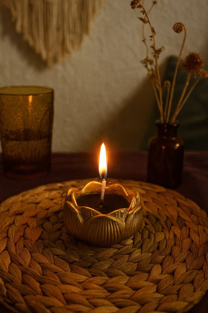 Gold Lotus kalıpta kokulu mum - Görsel 2