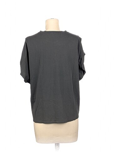l Beden Bershka T-shirt %70 İndirimli.