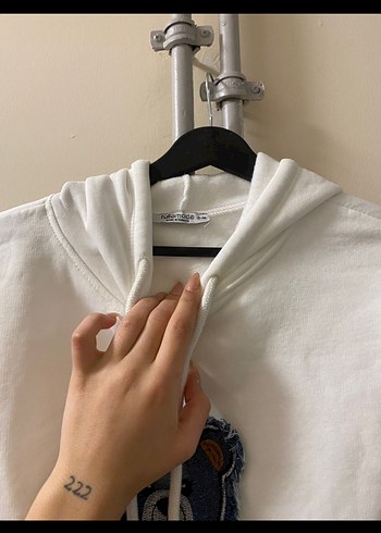 Beyaz Kapüşonlu Ayı Baskılı Sweatshirt - Görsel 2