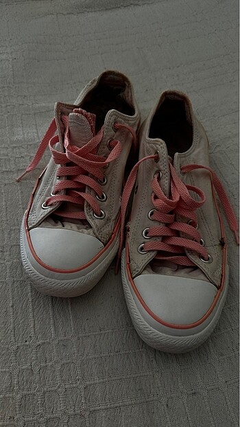 Beyaz converse