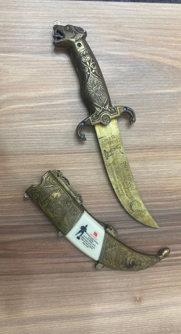 Altın Renkli Süsleme Figürlü Kılıç Biblo - Görsel 2