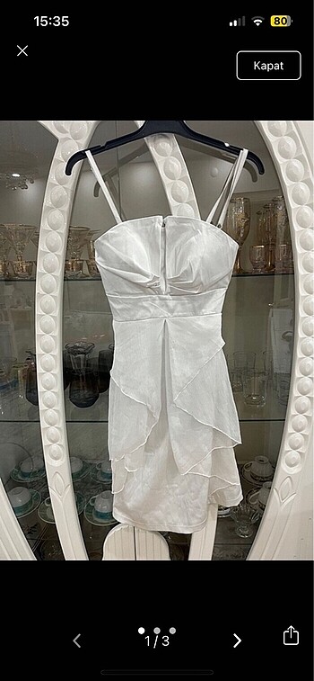 Beyaz askılı elbise