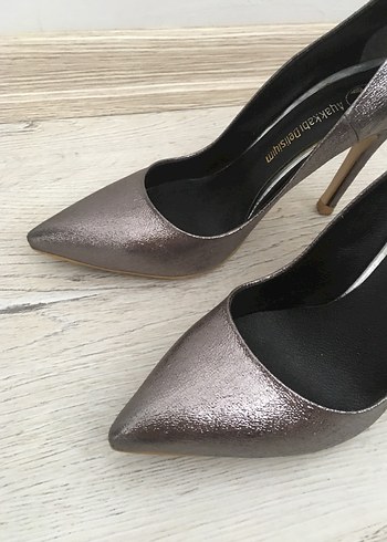 Diğer Yılan Desenli Simli Stiletto