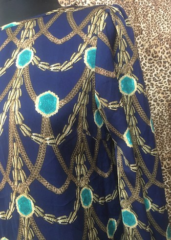 Zincir Detaylı Desenli Lacivert Kadın Bluz - Görsel 3