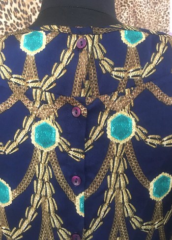 Zincir Detaylı Desenli Lacivert Kadın Bluz - Görsel 5